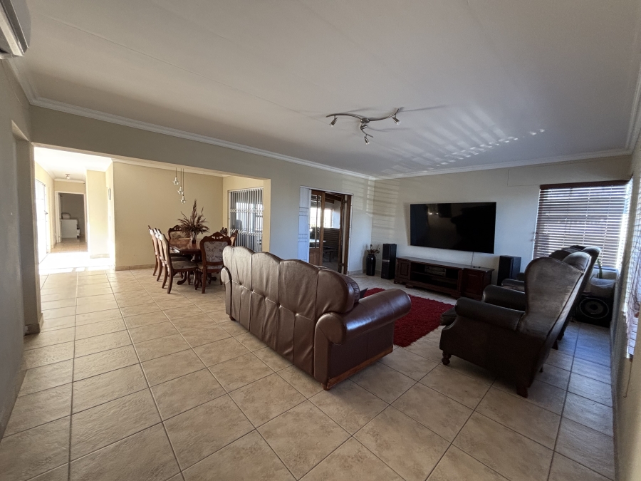 To Let 4 Bedroom Property for Rent in Vredelust Western Cape